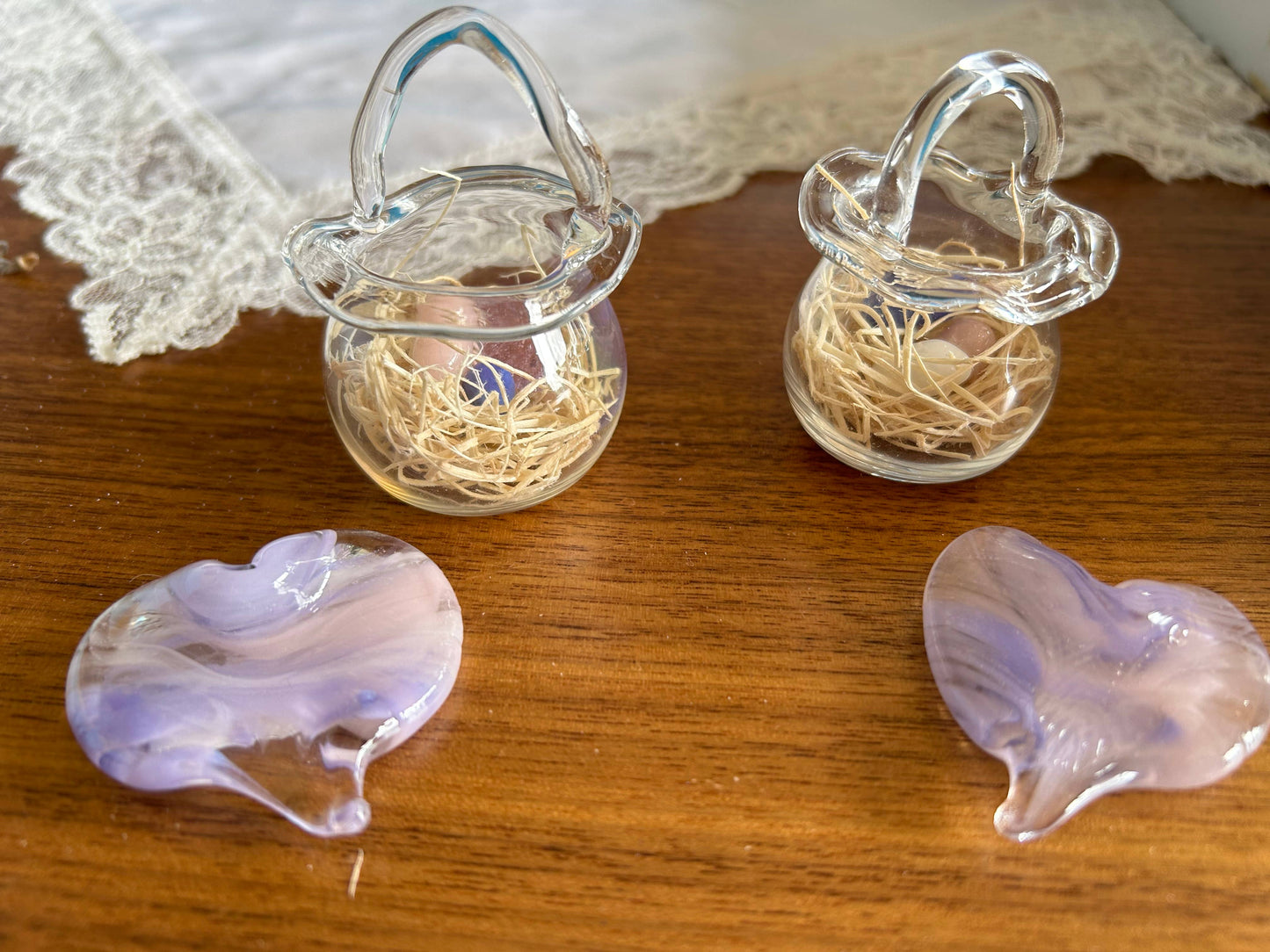 Glass miniature Basket with Eggs: Purple