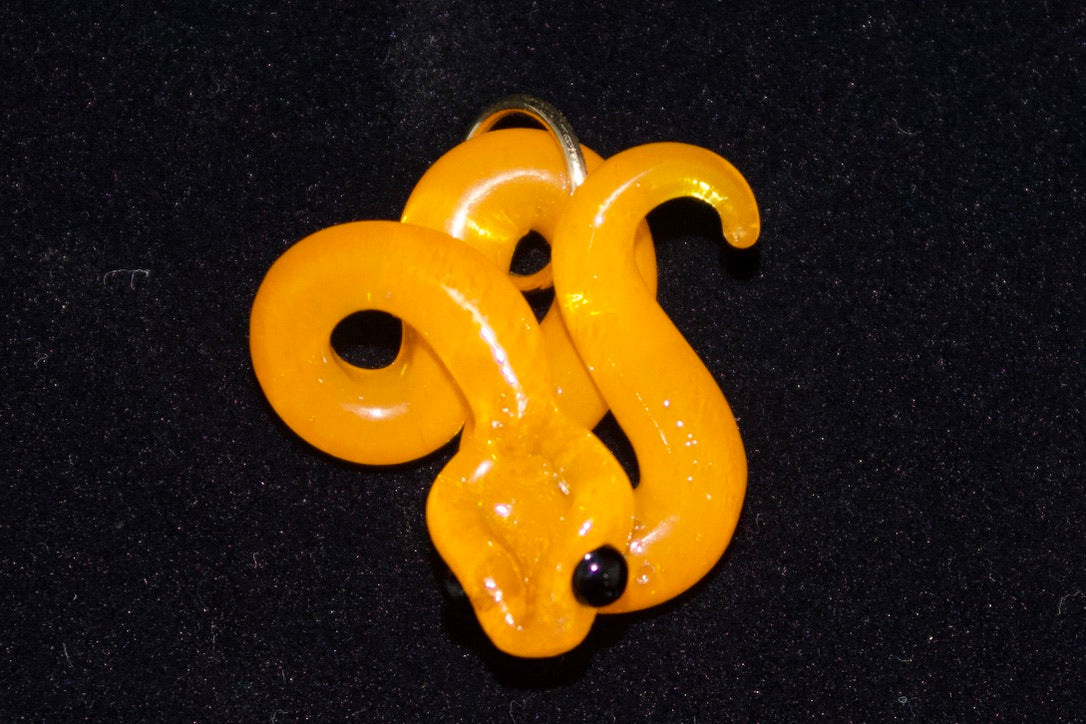 Gilyum - Serpentine Pendants